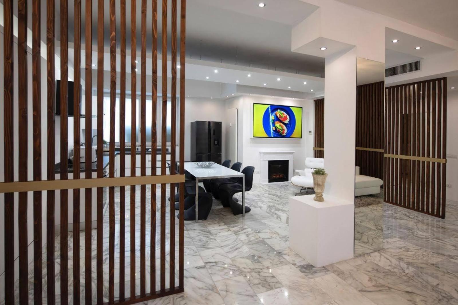 La Galleria Apartment *
