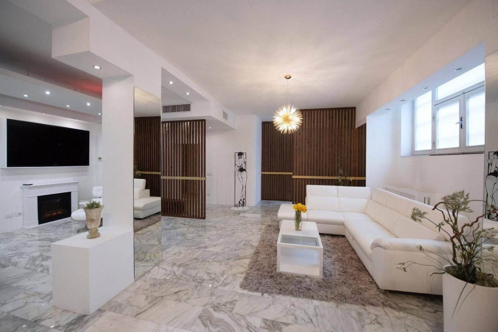 La Galleria Apartment